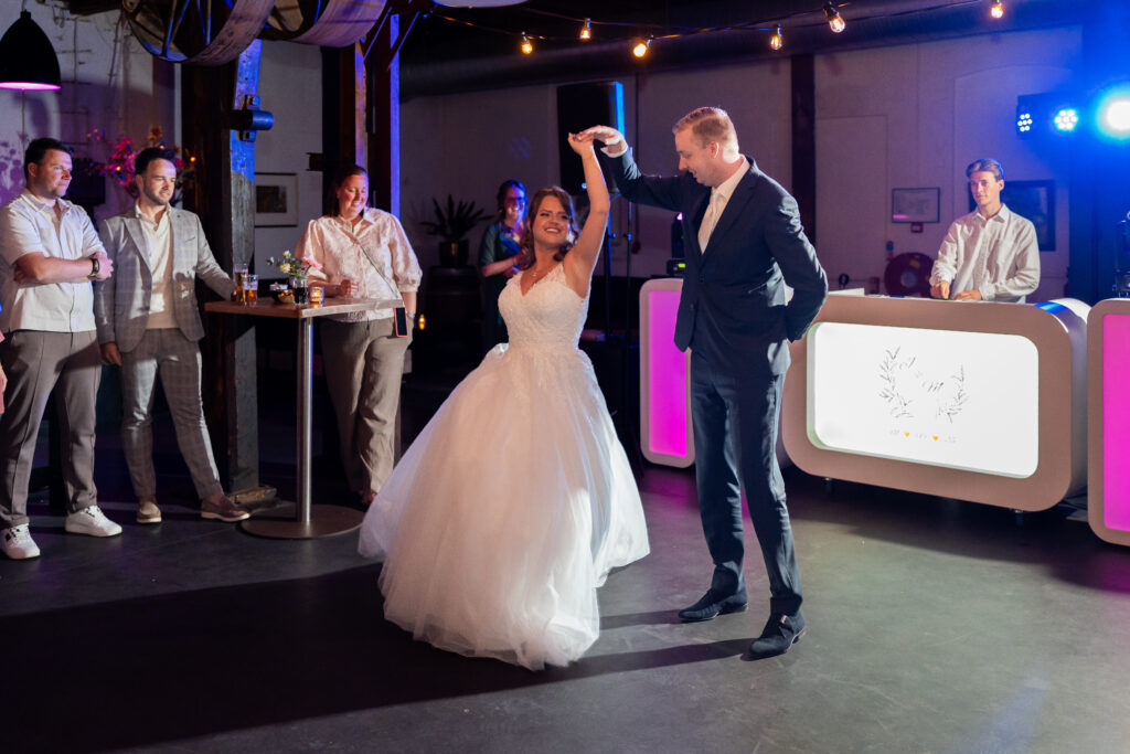 openingsdans tijdens een La Vida bruiloft
